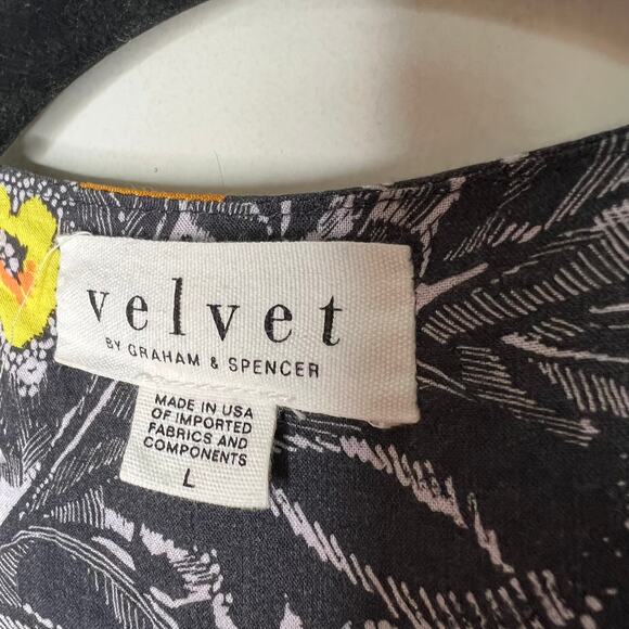 Velvet by Graham & Spencer Grey Floral Wrap Dress Size Large - Picture 4 of 9
